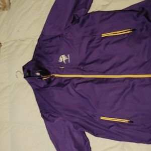 Lightweight windbreaker